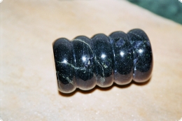 Wärmesemmel aus Zöblitzer Serpentin (Handwärmer)